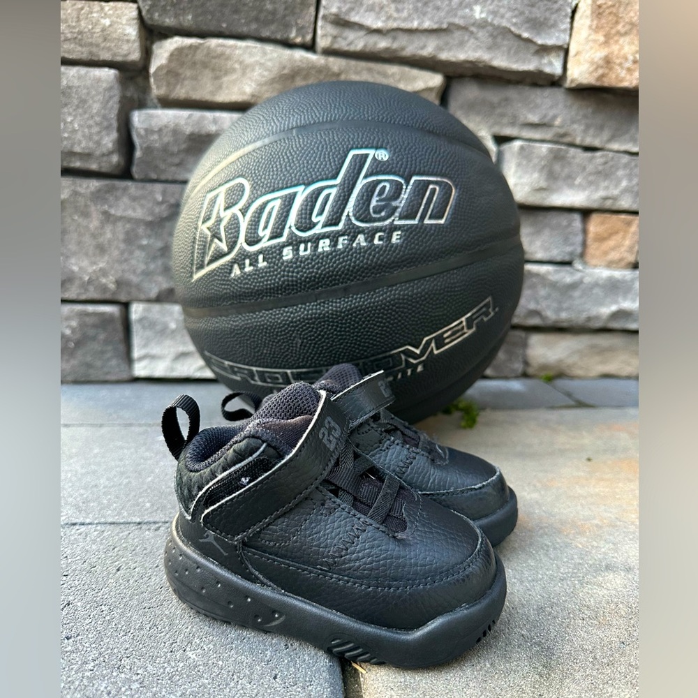 NWOT Jordan Max Aura 3 toddler